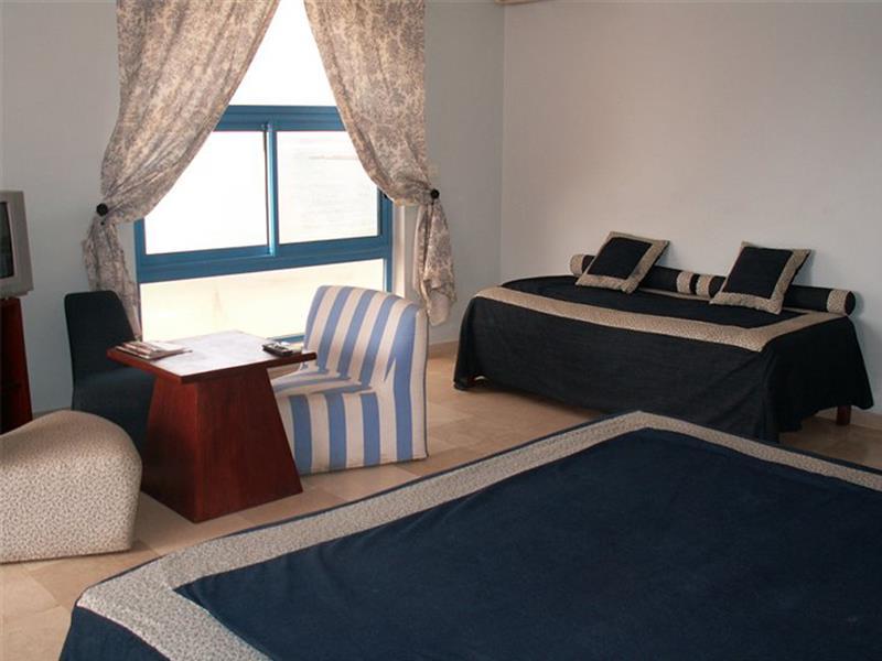 Hotel La Madrague Dakar Buitenkant foto