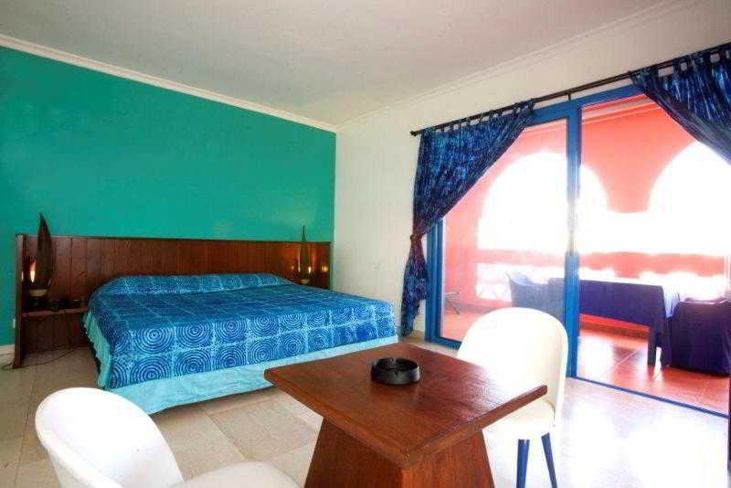 Hotel La Madrague Dakar Buitenkant foto
